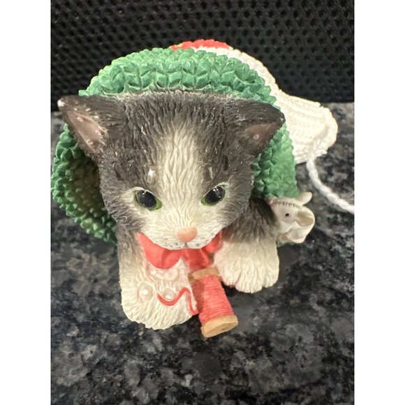 Cute Ceramic Cat Figurines Holding Rose Pink Bow & Green Striped Basket Set - Picture 11 of 16